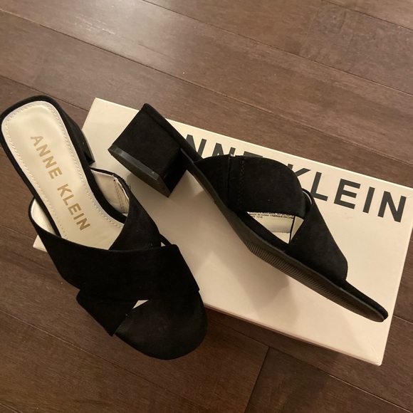 Anne Klein black suede mules size 7 - Picture 2 of 7
